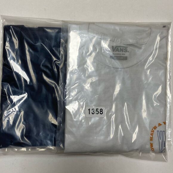 Vans Bundle of 2 Men’s Unisex Graphic Shirts Ron Jon Surf Shop/Fantastic Day SzM - Picture 14 of 15